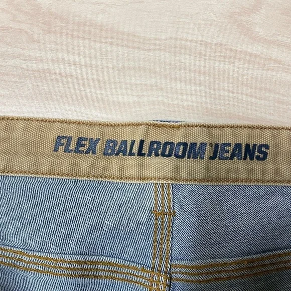 Duluth Trading Jeans Men's 40x30 Blue Med Wash Flex Ballroom Jeans - Picture 3 of 7